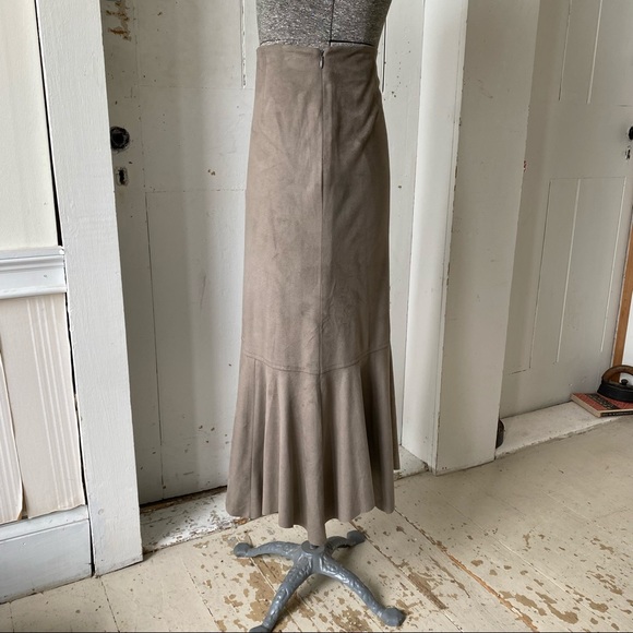 J.Jill UltraSuede Modest Gored MIDI Skirt - Picture 4 of 11